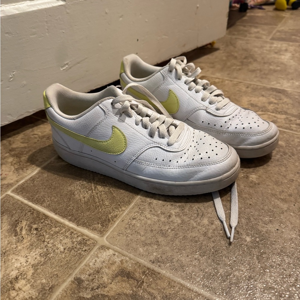 Nike Women’s White and Light Yellow Sneakers